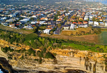 Aerial view of clifftop neighbourhood in Dover Heights. Dover Heights cliff-top homes (Sydney, Australia).png