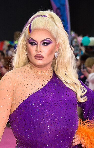 File:DragCon 2023 @ DVSROSS Photgraphy -47 (cropped).jpg