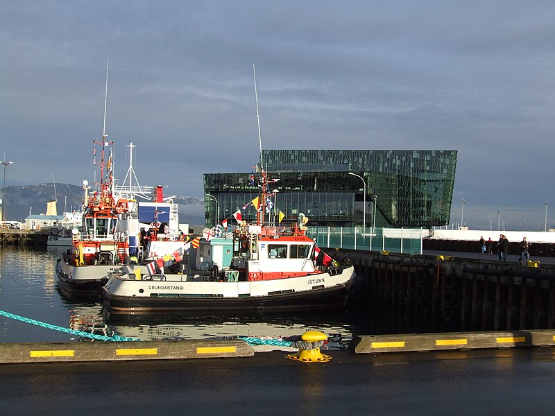 File:E 2011-10-27 Reykjavik harbour.jpg