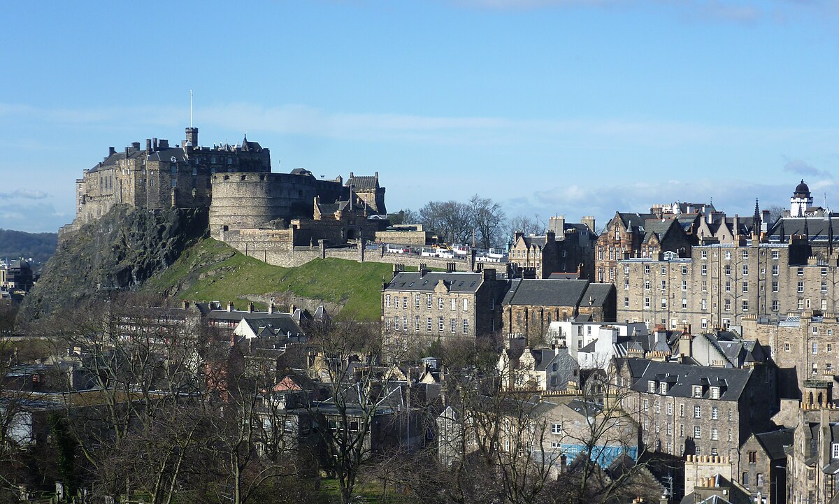 1200px-Edinburgh_Castle_from_the_south_east.JPG