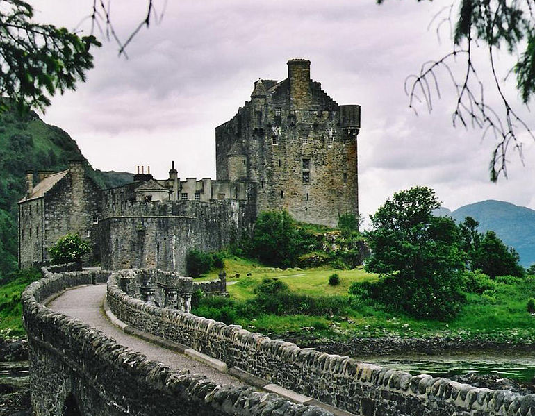 File:Eilean donan castle3.jpg