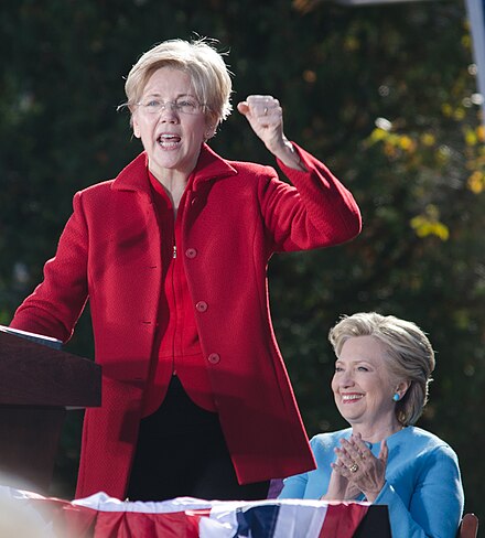 Warren stumps for Hillary Clinton in Manchester, New Hampshire, October 2016