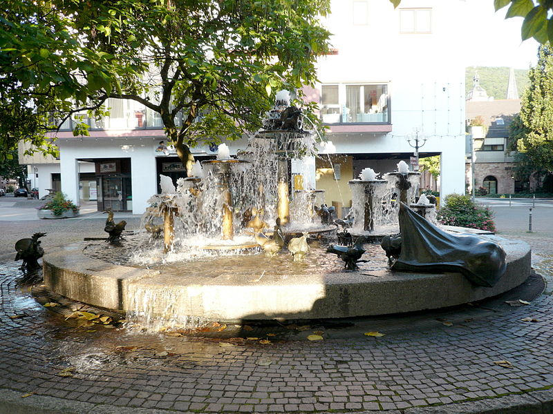 File:Elwetritschenbrunnen.jpg