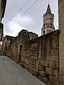 Enceinte Est, et vue sur Notre Dame de Malpas.