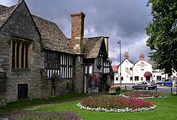 Evesham Almonry heritage centre - geograph.org.uk - 1099849.jpg