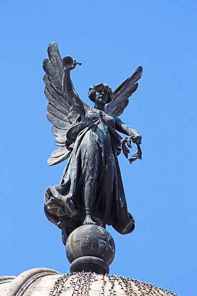 File:Fame statue, Liverpool Victoria Monument.jpg