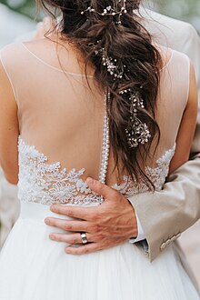 In 2013, the average wedding dress cost US$1,211 Fort Collins wedding embrace (Unsplash).jpg