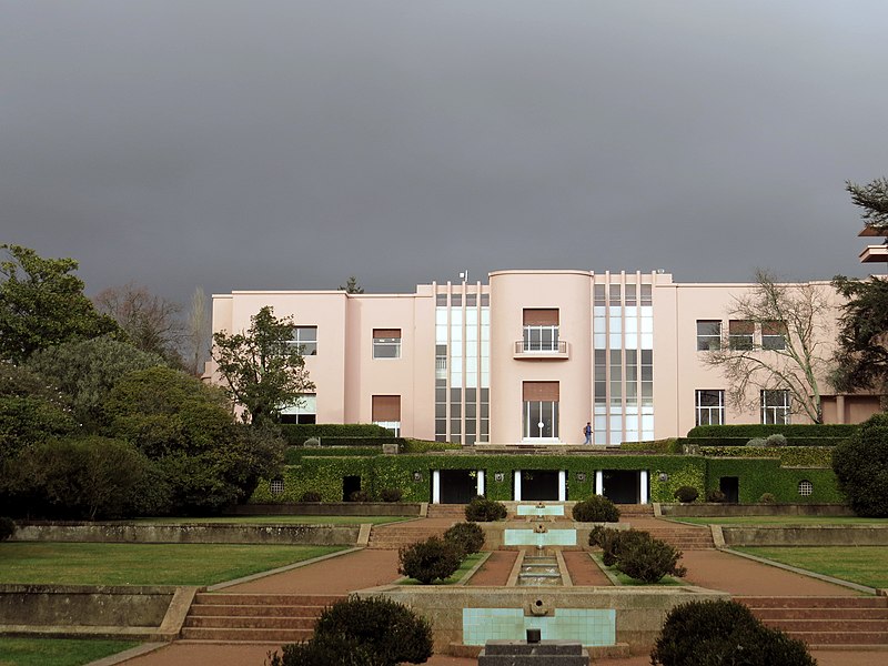 File:Fundação serralves (45980493804).jpg