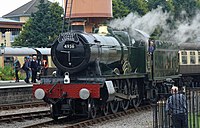 GWR 'Hall' Kelas 4-6-0 4936 Kinlet Hall WSR Minehead 13-05-2015 (18219729053).jpg