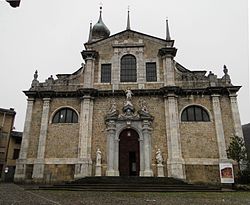 Gandino Bazilica Santa Maria Assunta 01.jpg