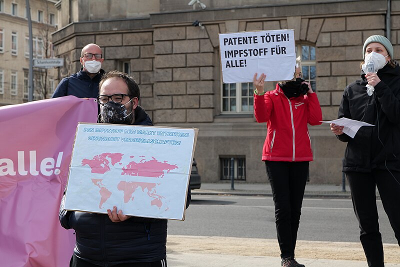 File:GebtDiePatenteFrei protest Berlin 2021-03-10 13.jpg