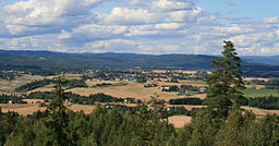 Udsigt fra Heksebergfjellet med Ask i midten på billedet.