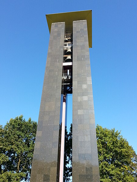 File:Glockenturm Tiergarten.jpg