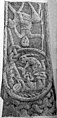 Detalje fra Gosforth korset, nederste halvdel viser formentlig Sigyn, der holder en skål eller et horn over Lokes hoved.