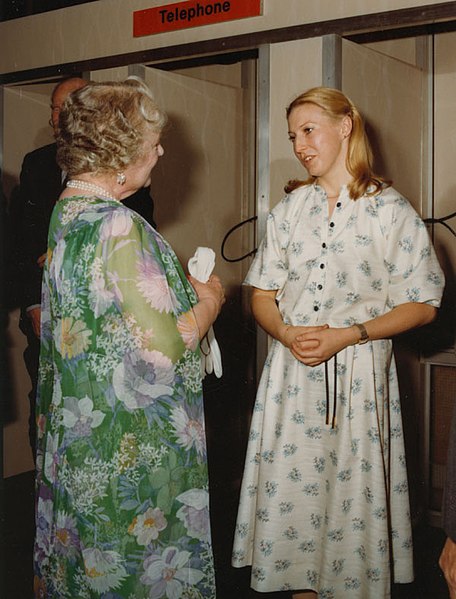 File:HM Queen Mother at the formal opening of the new library in the Lionel Robbins Building, 10th July 1979 (3982886717).jpg