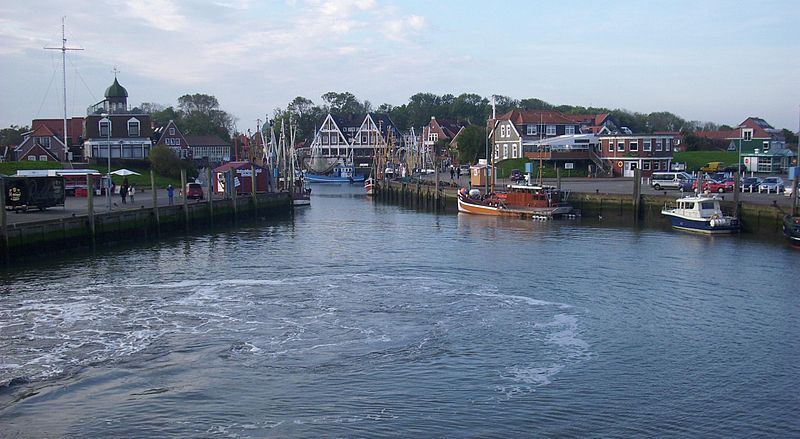 File:Hafen Neuharlingersiel.JPG