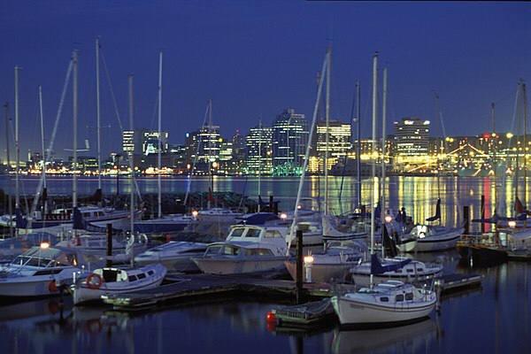 Halifax, Nova Scotia kaki langit pada malam hari.