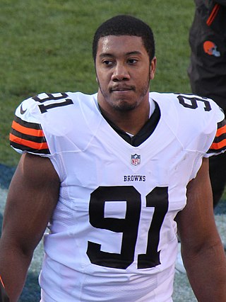 <span class="mw-page-title-main">Hall Davis</span> American football player (born 1987)