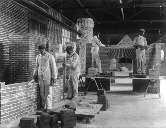 Students in an 1899 bricklaying class