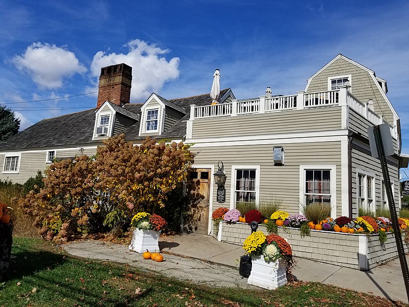 File:Hart House Tavern 51 Linebrook Road Ipswich, Massachusetts MA USA built circa 1680 or earlier.jpg