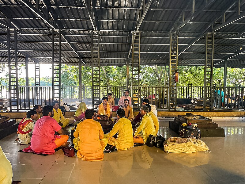 File:Hawan by priests.jpg