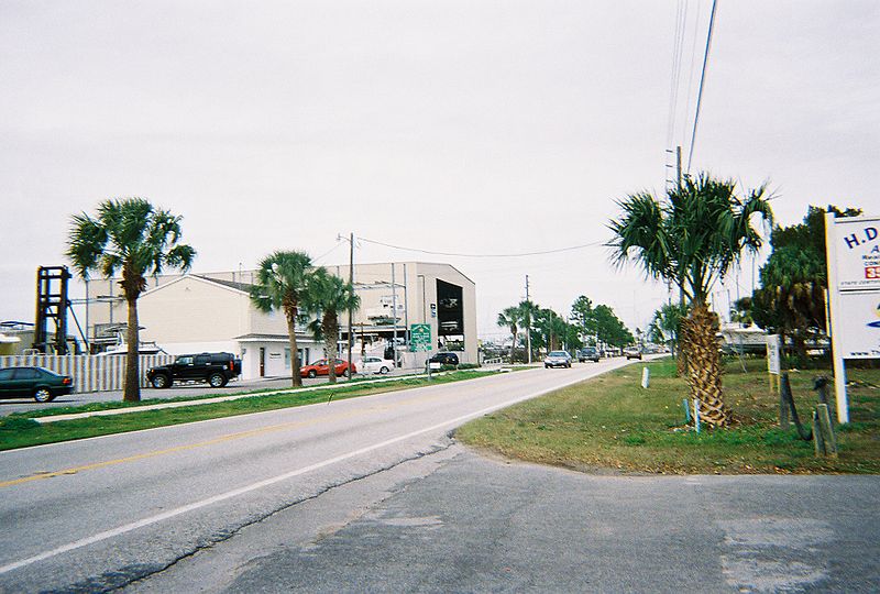 File:Hernando Beach Marinas; January 12 2009.jpg