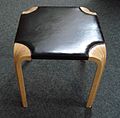 Hocker von Alvar Aalto