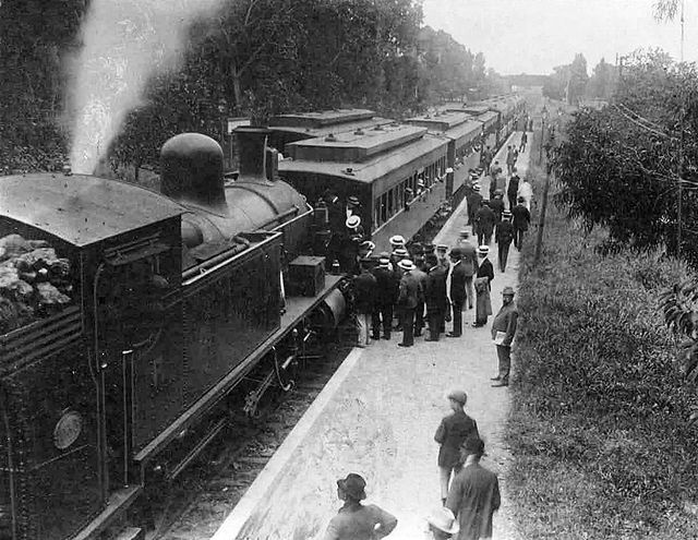 The Recoleta railway station in 1904. The rail line would be later deactivated and the station demolished.