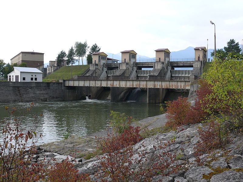 File:Hydroelectric-power-plant-on-river-Vah-Krpelany-Slovakia-005.jpg