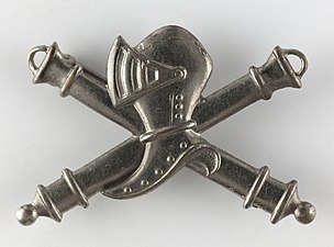 L'insigne de l'artillerie d'assaut, repris par les chars de combat (copie commémorative).