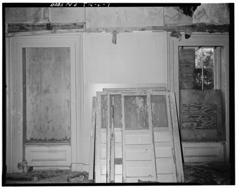 File:Interior view of west wall - Washington Hotel, Corner Main and Telegraph Streets, Clarksville, Montgomery County, TN HABS TENN,63-CLKSV,4-7.tif