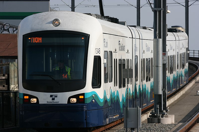 File:Into Downtown (Link Light Rail).jpg