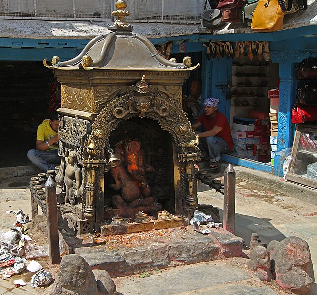 File:Kathmandu-Indra Chowk-36-Ganesha-Heiligtum-2015-gje.jpg