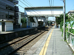 Keisei-chiba-linija-Shin-chiba-stanica-platforma.jpg