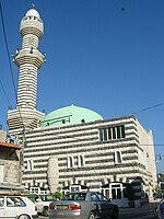 Cami ve Kfar Kama'daki Çerkes Kültür Merkezi.