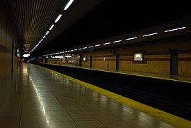Línea E, andenes de la estación Varela (Buenos Aires, septiembre 2008).jpg