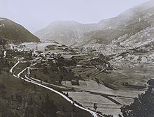 La commune vers 1920. (Villarodin est à gauche, Le Bourget est à droite de l'autre côté de la vallée).