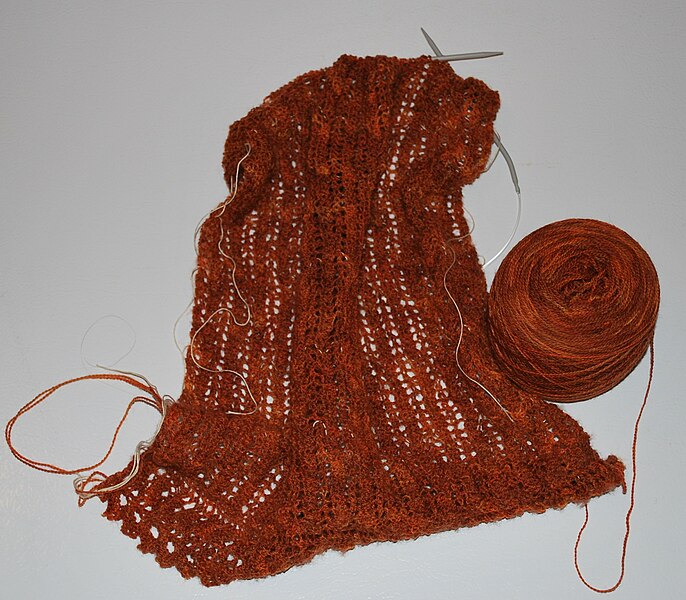 File:Lace knitting 2.jpg