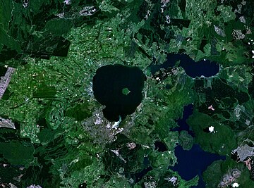 Fichier:Lake_rotorua.jpg