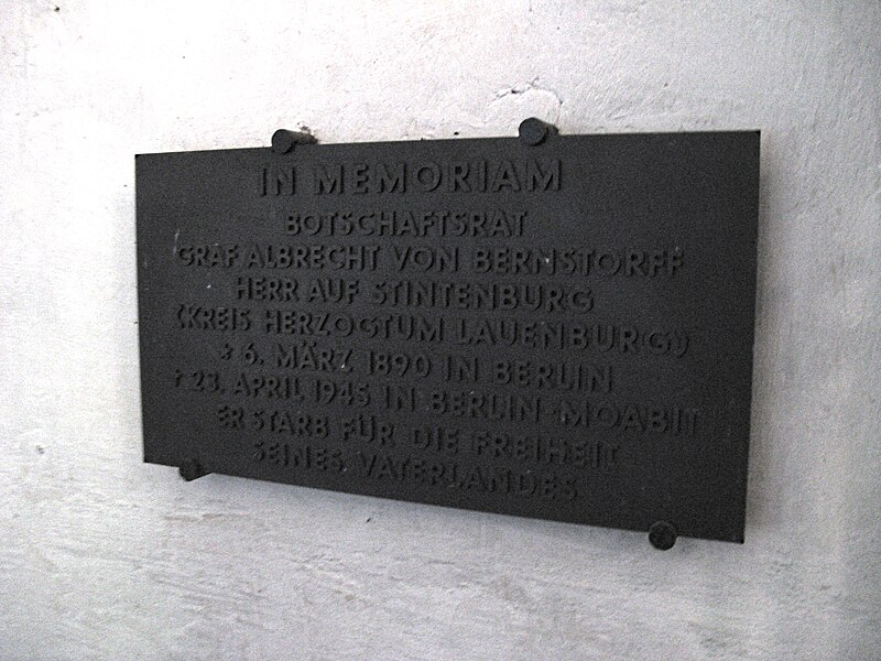 Datei:Lassahn Kirche Gedenktafel Albrecht Graf von Bernstorff (1890-1945) 2008-08-31 010kl.jpg