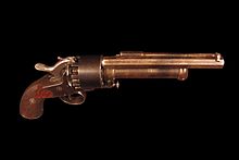 Revolver LeMat, modèle dont dérive l'arme utilisée par Jayne dans la série.