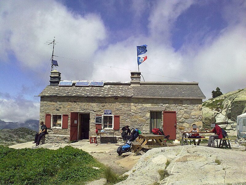 File:Le Refuge d'Arrémoulit.jpg