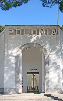 The Polish pavilion's entrance Le pavillon de la Pologne (Biennale d'architecture 2014, Venise) (15610846348).jpg