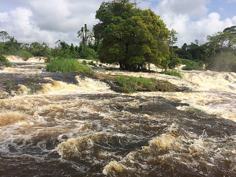 File:Les chutes de la lobe 2.jpg