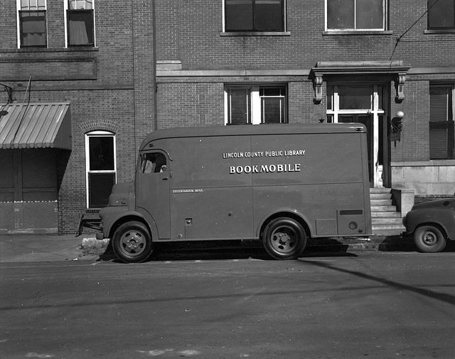 Lincoln County Public Library bookmobile in Brookhaven, 1952