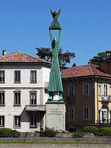 File:Lodi - monumento alla Resistenza - vista frontale.jpg