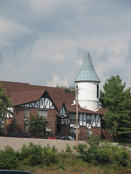 File:Londontown Appartments, Knoxville, Tennessee - panoramio.jpg