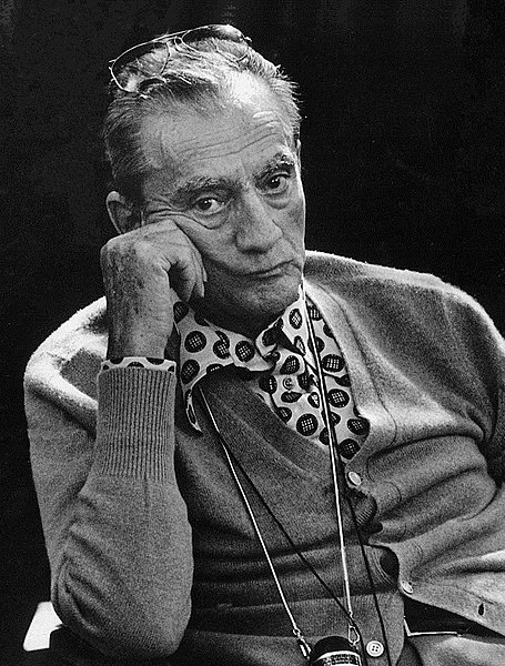 File:Luchino Visconti 1972b.jpg