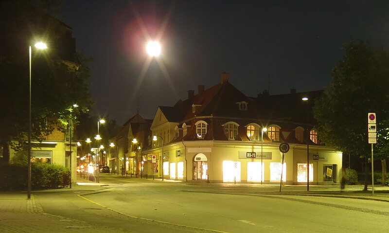 File:Lyngby Hovedgade 40, 2010-07-25.jpg