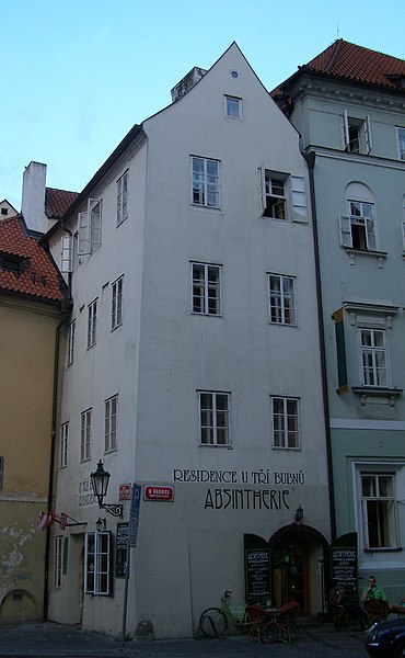 File:Měšťanský dům U tří bubnů, U zlaté žáby (Staré Město), Praha 1, Nám. Franze Kafky 8, Staré Město.JPG